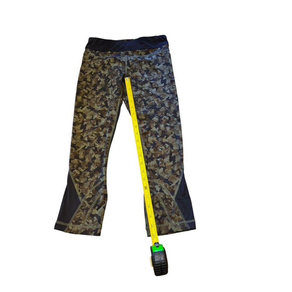 Lululemon Camo Print Capri Leggings Size Small - Picture 3 of 10